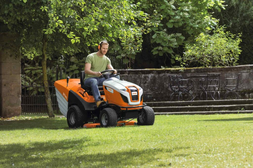 STIHL RT 6127 ZL Aufsitzmäher 125 cm, 25,9 PS, Hydrostat, 350 L Fangkorb, Tempomat STIHL
