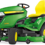 John Deere X584 Rasentraktor mit 137 cm Accel Deep Mähwerk, 22,1 PS Kawasaki Motor, Hydrostat John Deere